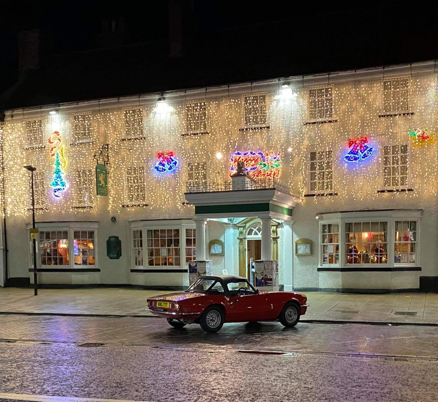 Golden Lion Hotel Crow Group